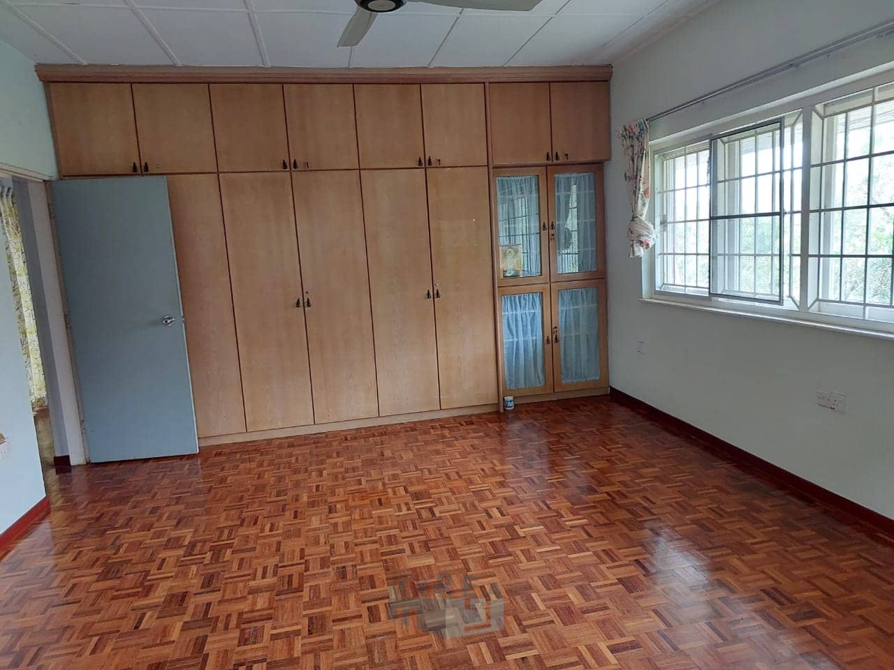 BUKIT TIRAM BUNGALOW FOR SALE